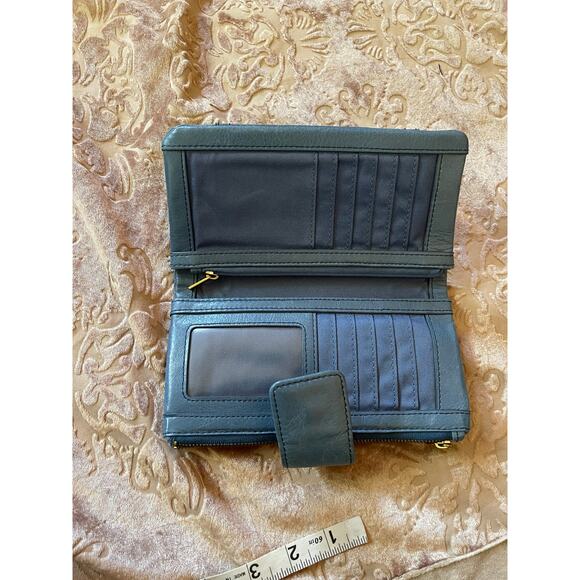 Fossil blue leather wallet with magnetic‎ closure - Picture 5 of 6